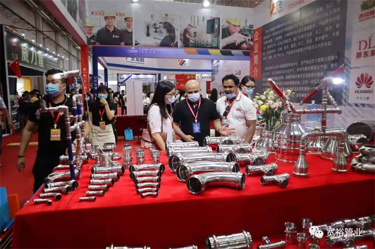 齊全的展會樣品，專業(yè)產(chǎn)品講解，得到了國內(nèi)外客戶的一致贊譽(yù)